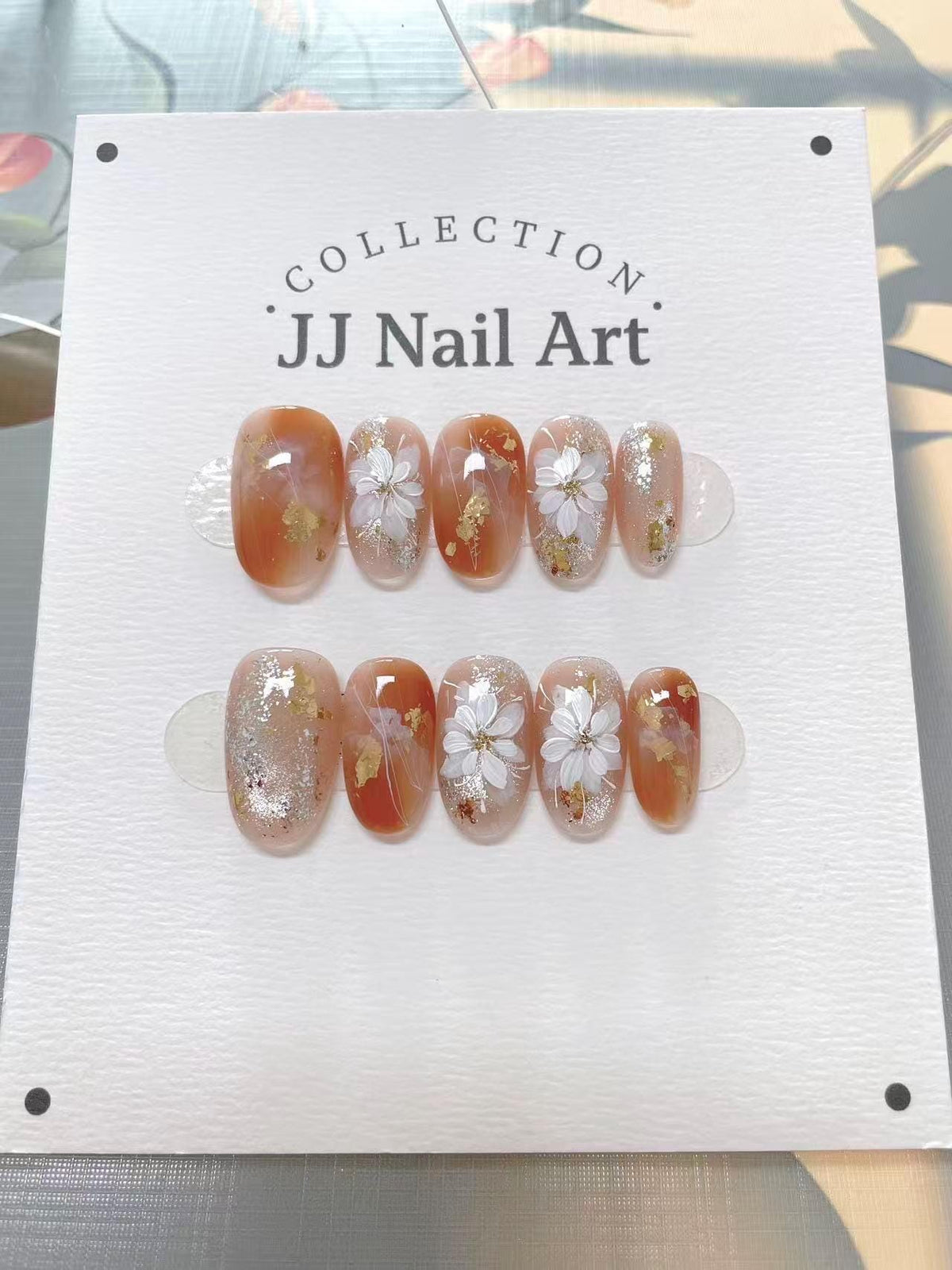 Handmade White Petals Smudge Press On Nails: Reusable Nail Set