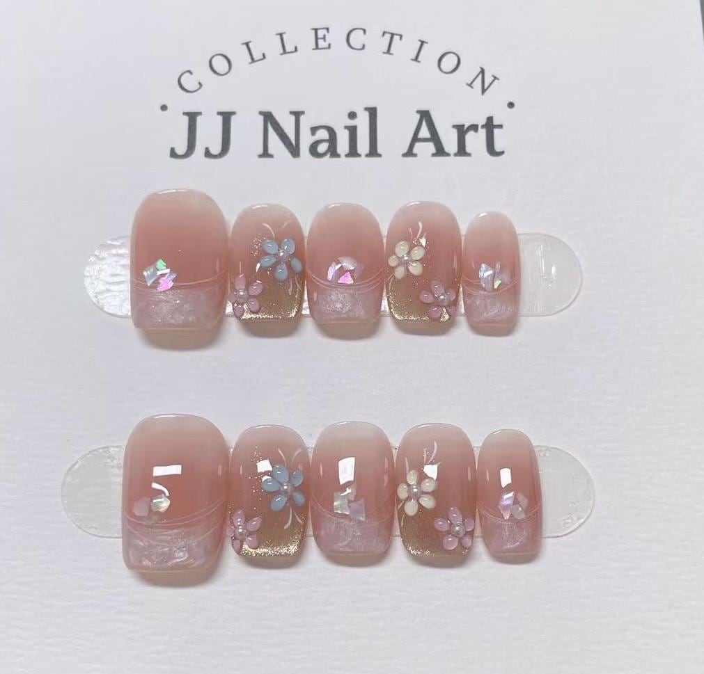 Handmade Pearlescent Tips Petals Press On Nails: Reusable Set