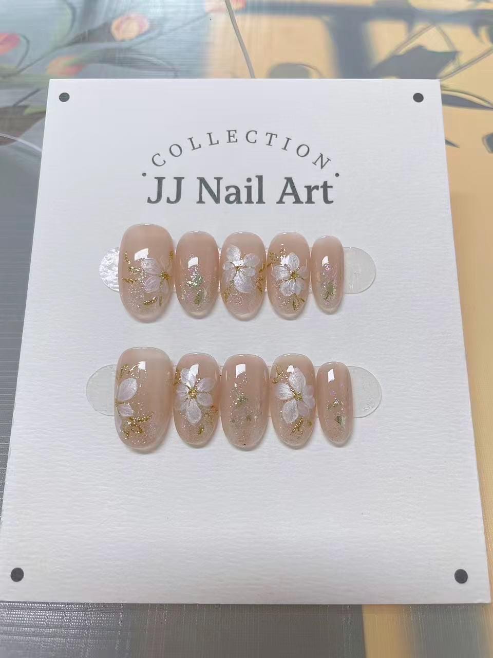 Handmade Pearlescent Petals Cat Eye Press On Nails: Reusable Nail Set
