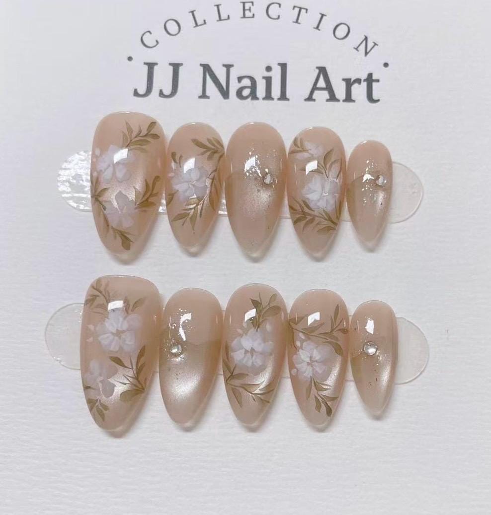 White Flowers Cat Eye Press On Nails: Custom Shape Reusable Set