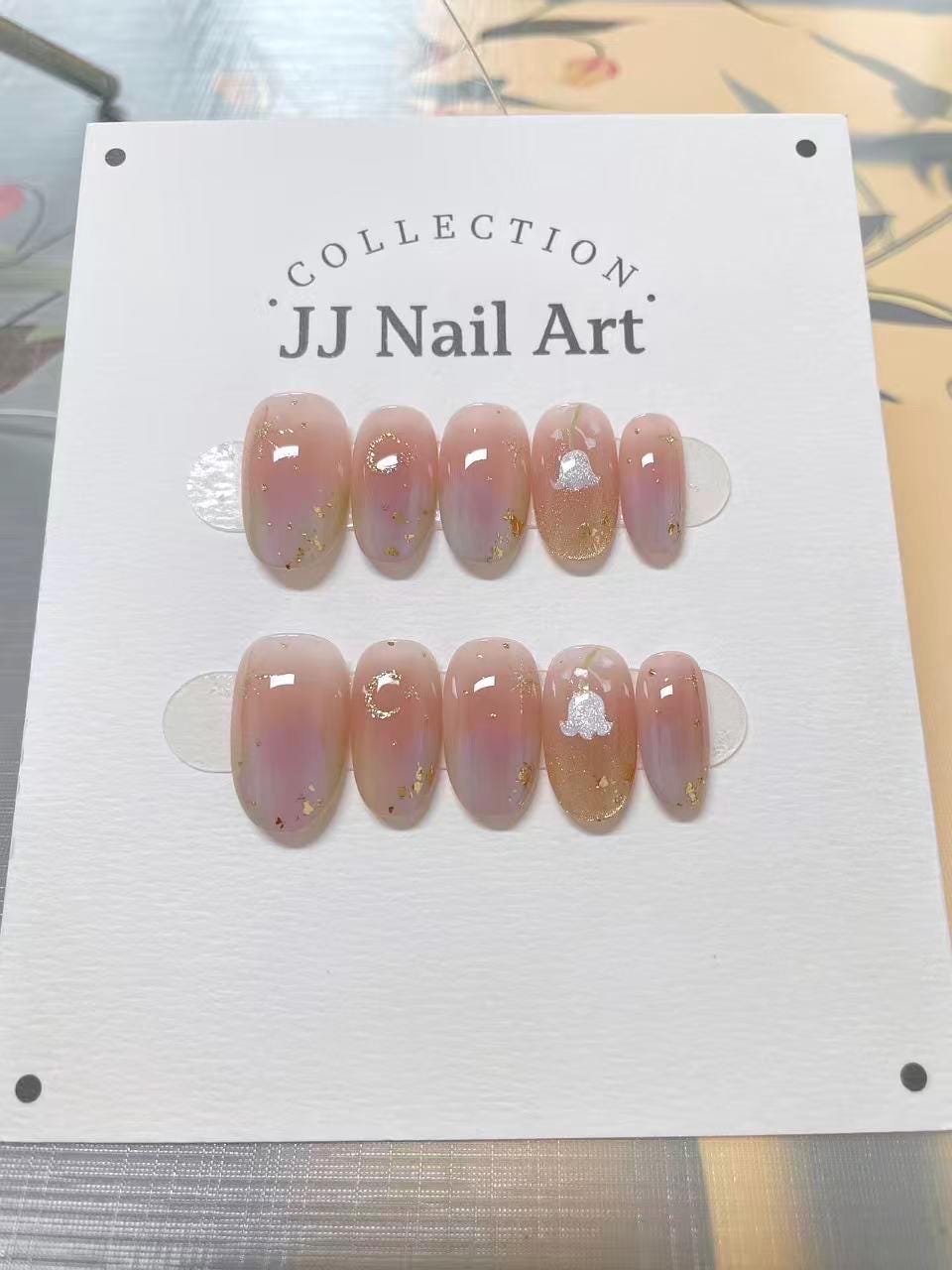 Handmade White Flowers Ombre Press On Nails: Reusable Nail Set