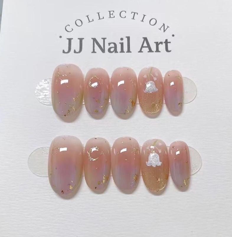 Handmade White Flowers Ombre Press On Nails: Reusable Nail Set