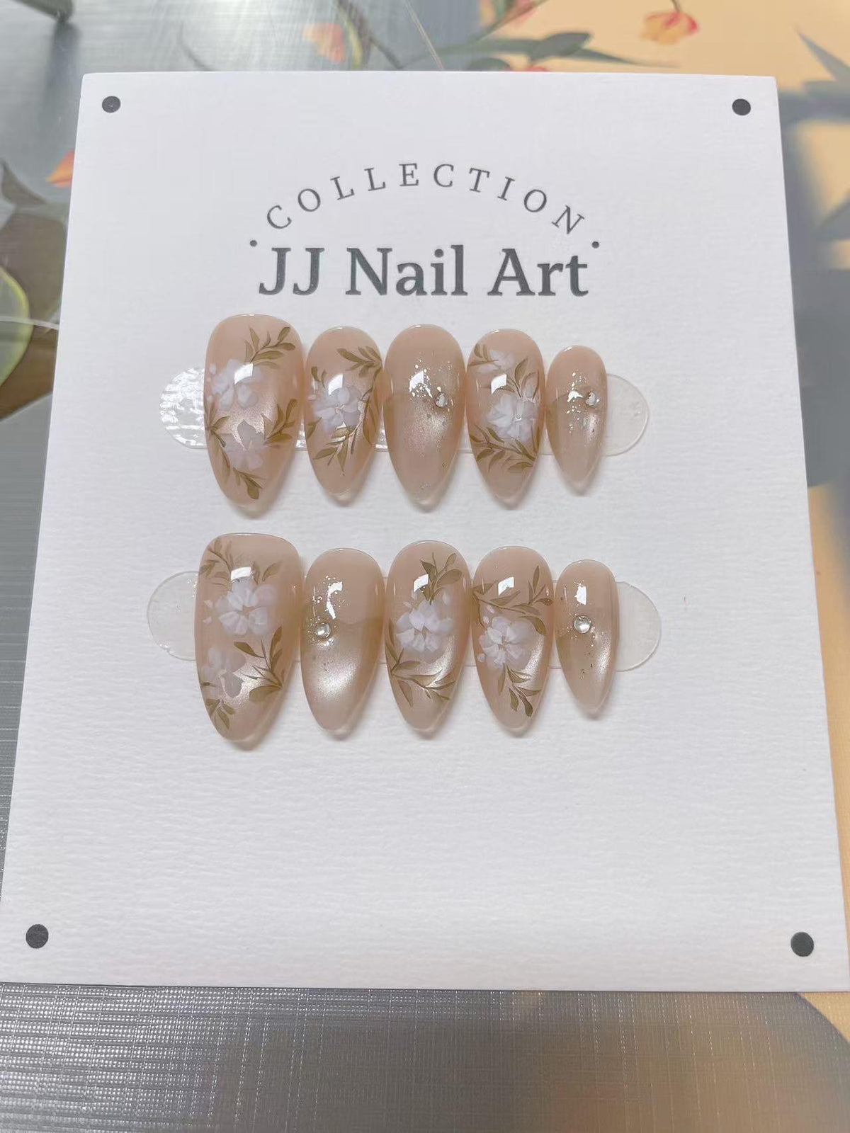 White Flowers Cat Eye Press On Nails: Custom Shape Reusable Set
