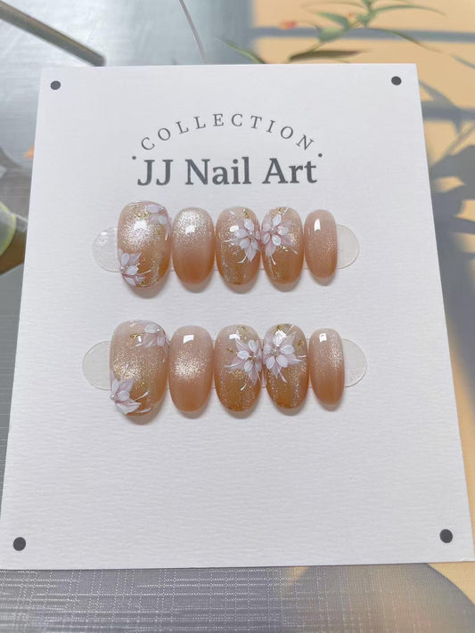 Handmade White Petals Ombre Press On Nails: Reusable Set