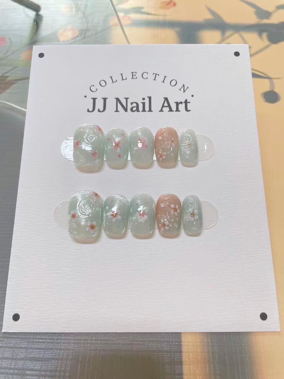 Handmade Petals Ombré Cat Eye Press On Nails: Reusable Set